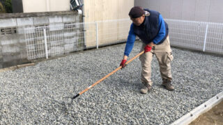 個人宅】石巻で雑草対策の砂利敷き承ります（防草シート設置有）庭・玄関・犬走り・通路・駐車場など対応｜砂利敷き業者便利屋フォーカス