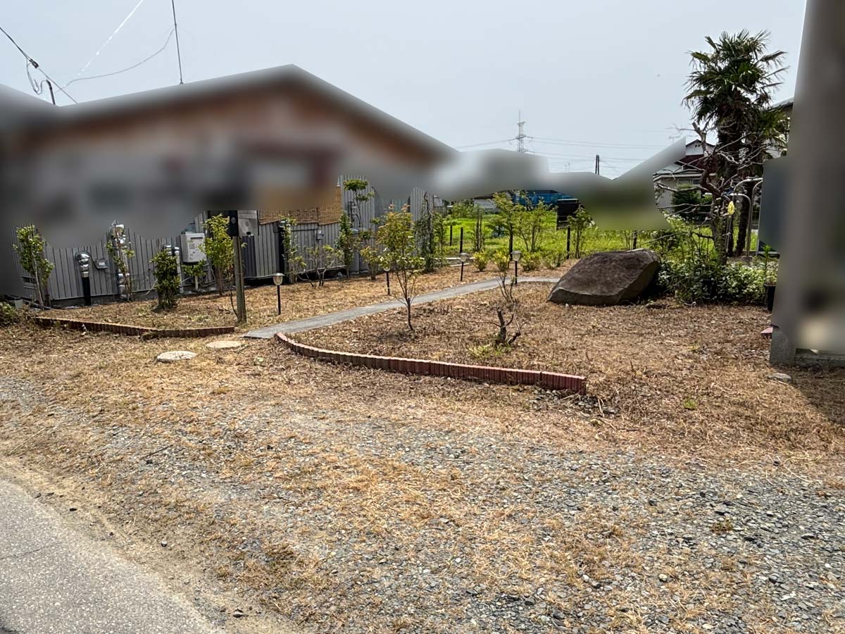 石巻市鹿又地区のご実家で草刈りと刈草回収を行った後のお庭の様子