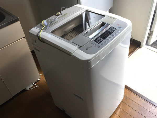 便利屋フォーカスの冷蔵庫処分回収事例（石巻市開北地区の賃貸アパートにてアパート解約に伴うLGエレクトロニクス製全自動洗濯機（WF-C55SW 2011年製 5.5kg）を処分回収しました）