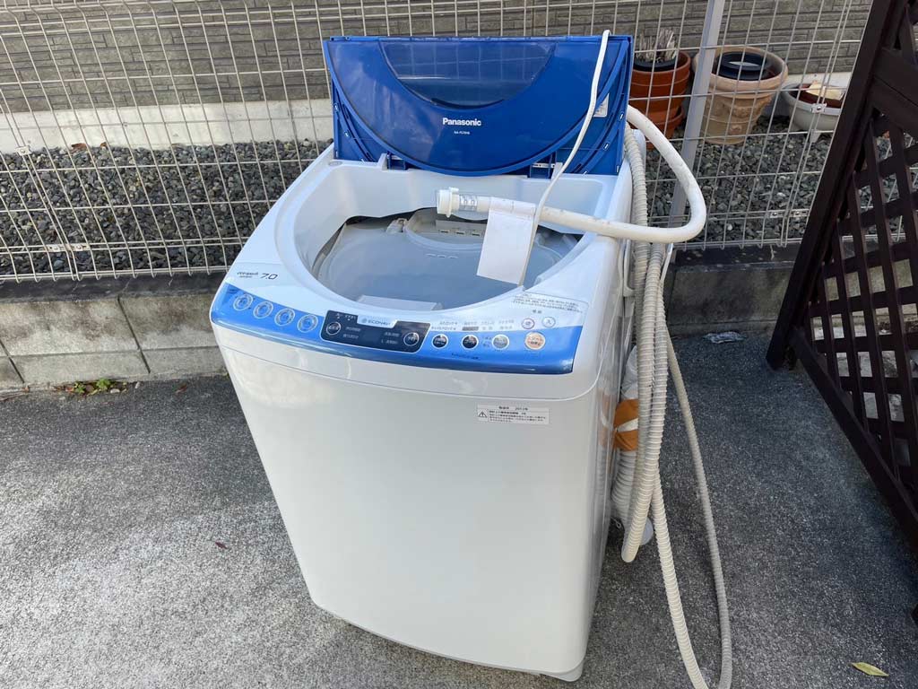 便利屋フォーカスの洗濯機処分回収事例（石巻市渡波地区の一軒家洗面所からパナソニック製全自動洗濯機（NA-FS70H3 2013年製 7キロ）を処分回収しました）