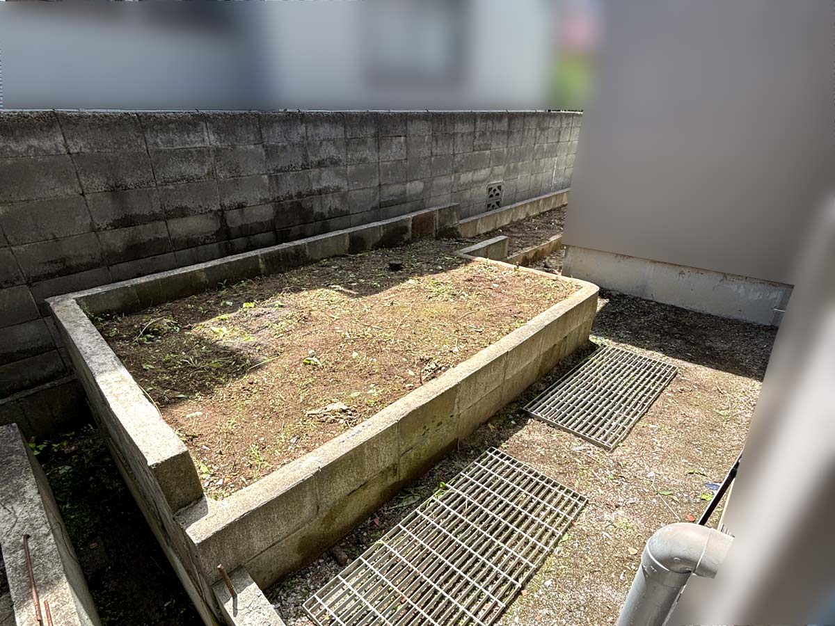 石巻市渡波地区の空き家お庭草刈り・除草剤散布施工後(作業後)の様子
